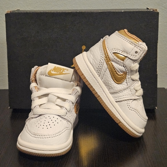 Nike Jordan 1 Retro High Top OG White N Gold 2c - Picture 1 of 9